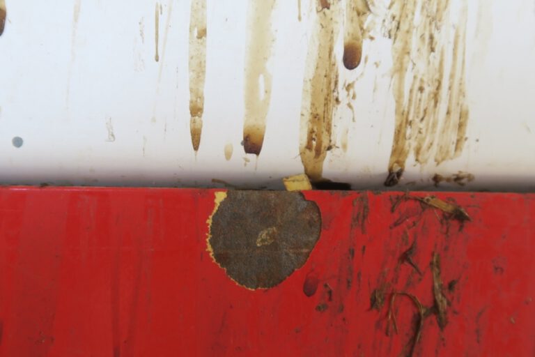 Beschichtungsabplatzung an Kante