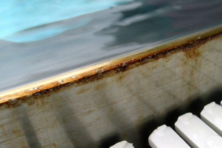 Korrosion an Edelstahlschwimmbecken